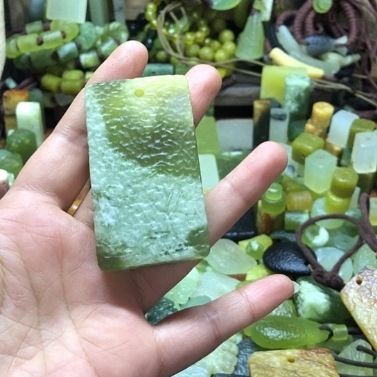 未镶嵌岫玉吊坠蜡**?