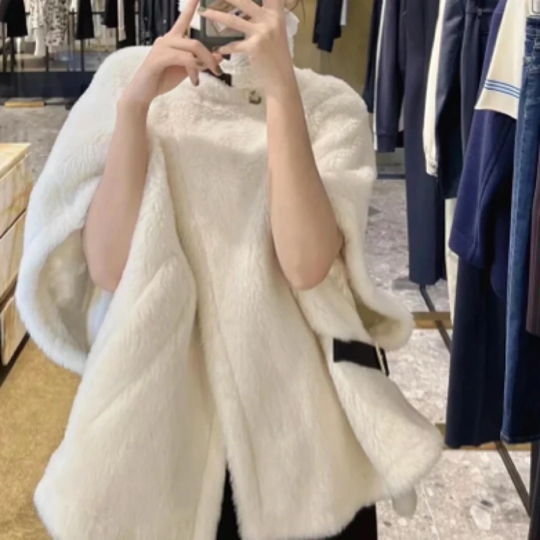 99新 MaxMara 白色秀款泰迪斗篷 均码 GM002305