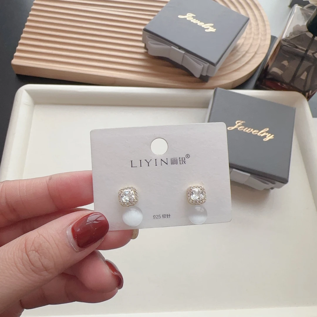 合金合成锆石耳饰 小众设计方块闪亮亮白色珠珠女款耳钉ED41