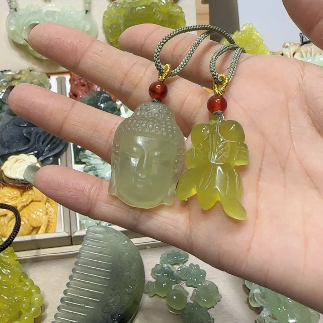 未镶嵌蛇纹石玉吊坠