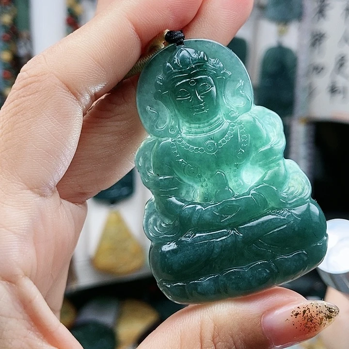 颈饰足铂镶嵌翡翠翡翠