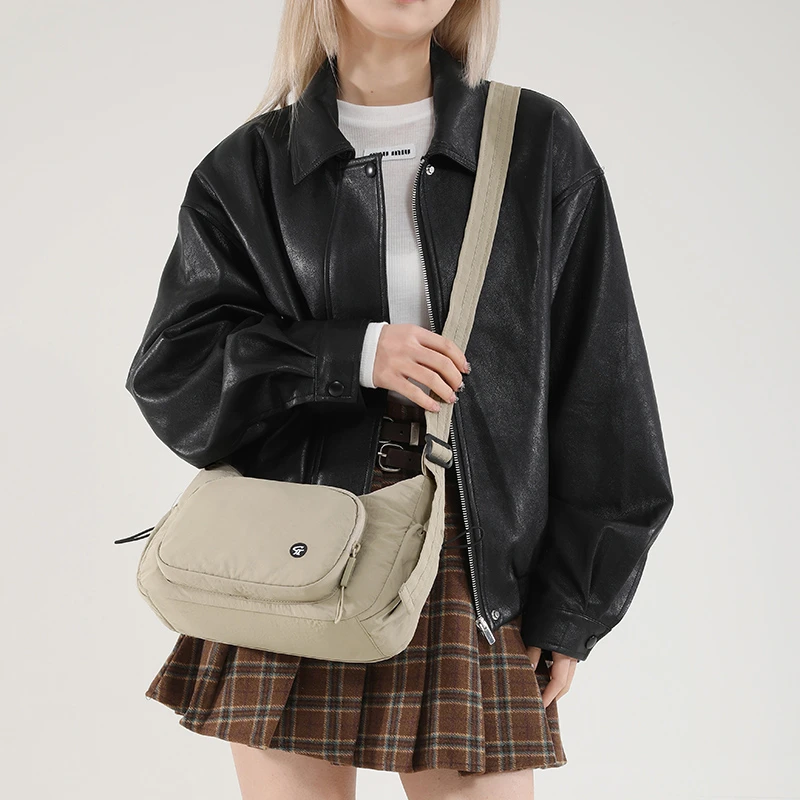 日系百搭休闲帆布单肩包女2025新款学生运动小斜挎包上课饺子包