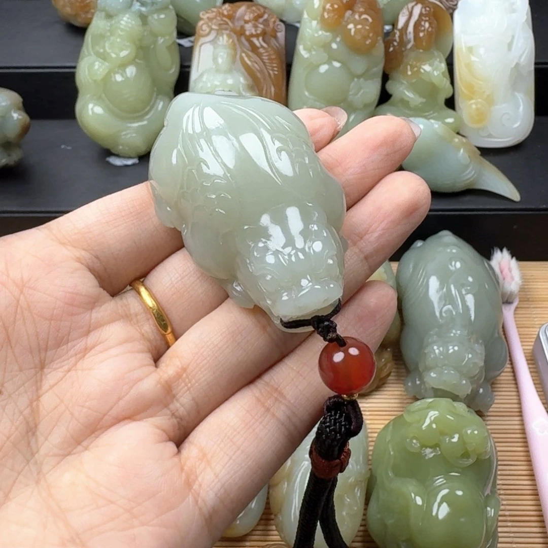 南***梦和田玉未镶嵌挂件