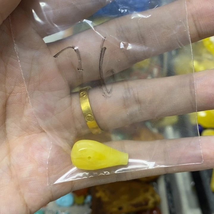 未镶嵌蜜蜡裸石吊坠