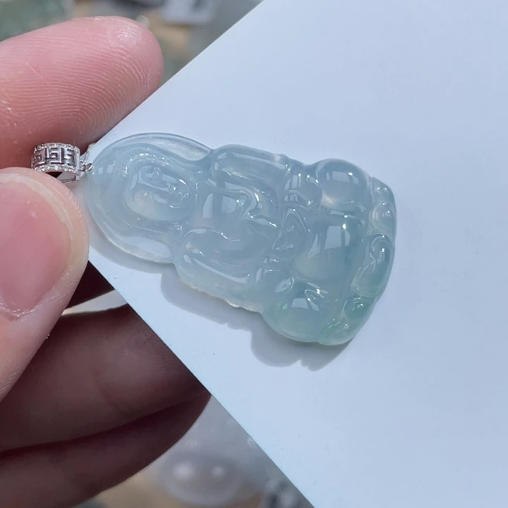 颈饰18K金镶嵌翡翠