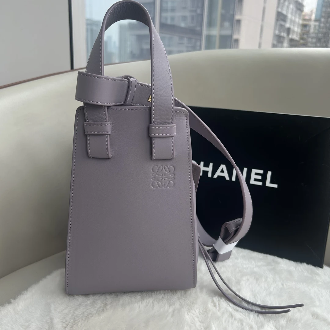 99新 LOEWE/罗意威 壹号淡紫色新款吊床包52F20106