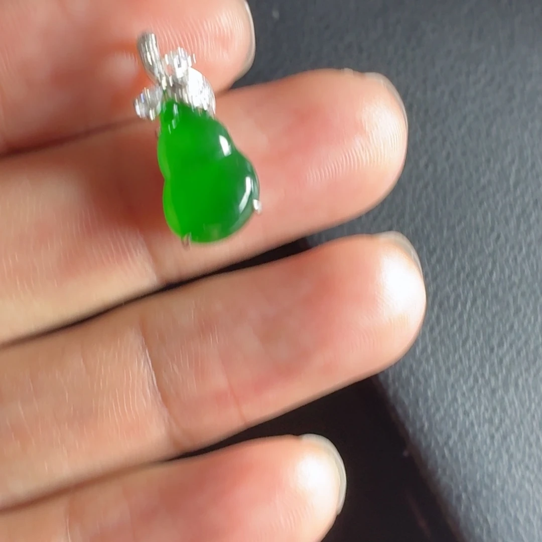 兰***兰翡翠18K金镶嵌颈饰
