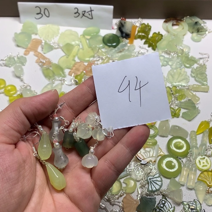 姐***住蛇纹石玉合金耳钉