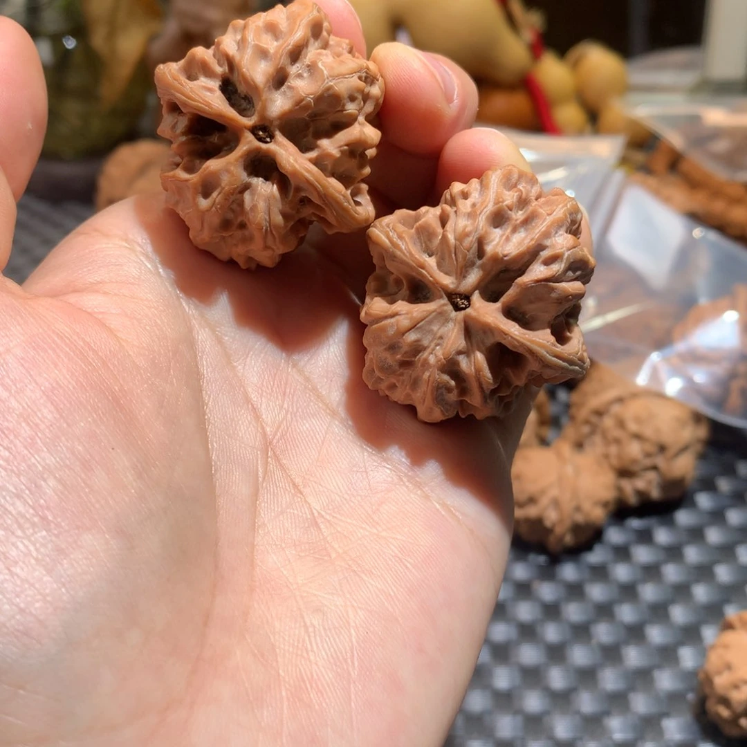 文玩核桃把件比*磐石