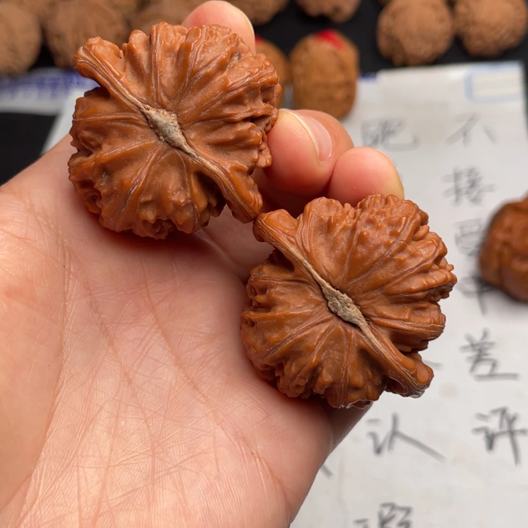 文玩核桃吊坠W**.570。41三角白