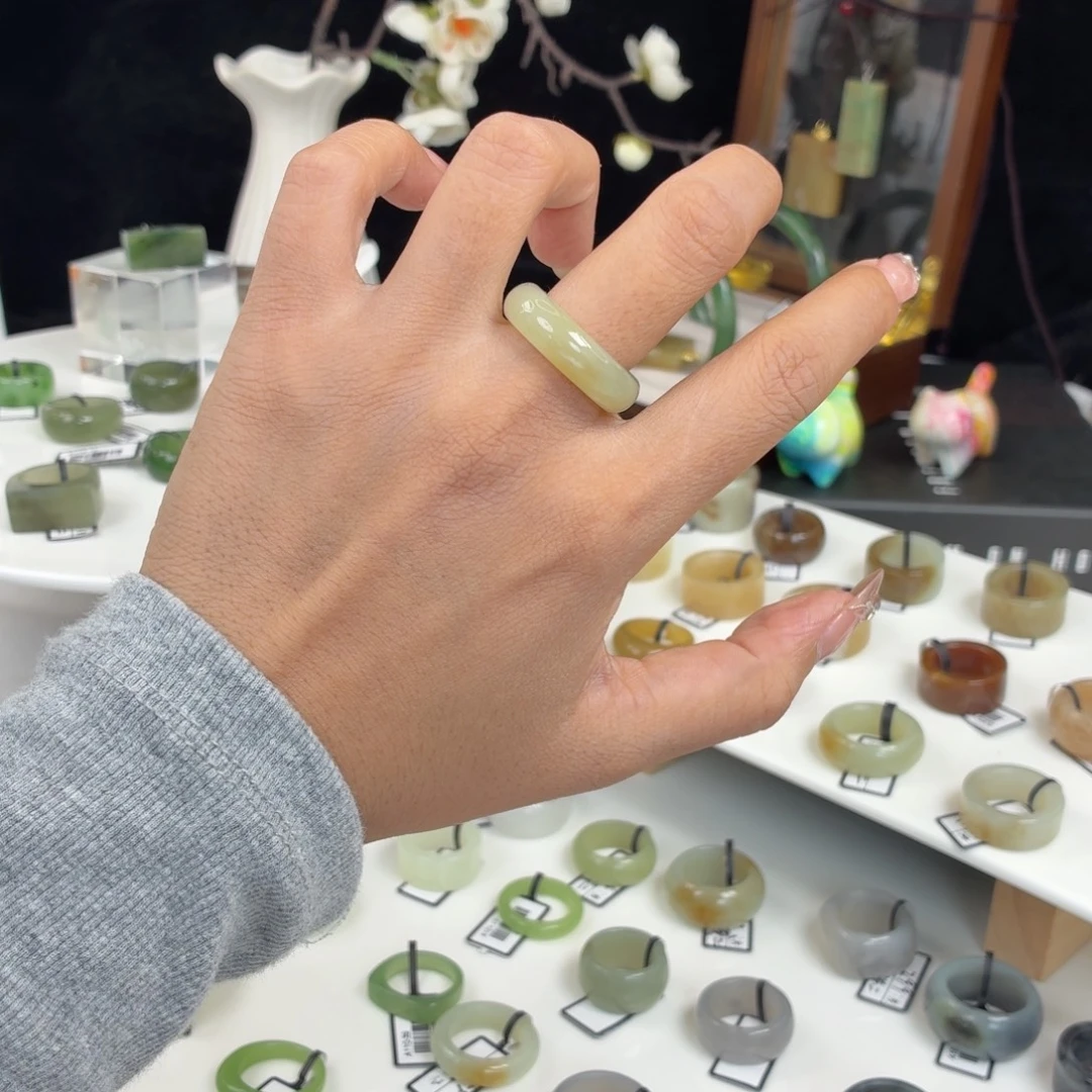 和田玉（糖玉）未镶嵌戒指Q101一口糖轮胎17.5不退换