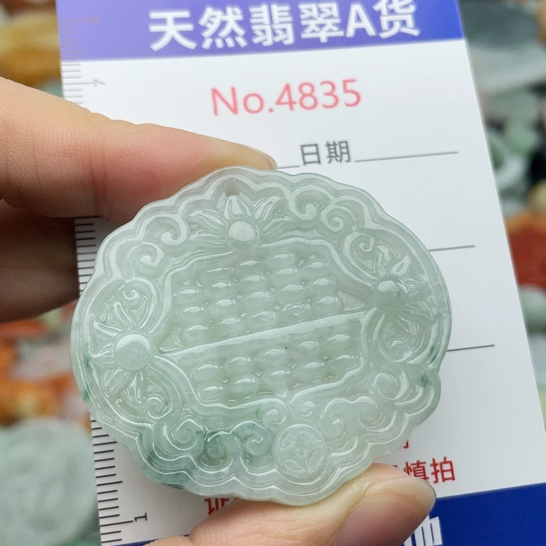 翡翠未镶嵌挂件4835