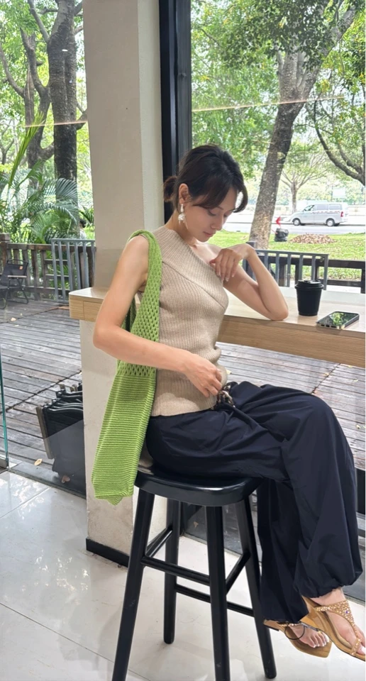 Miss Li Simple【夏】复古斜领露肩设计修身显瘦单肩上衣