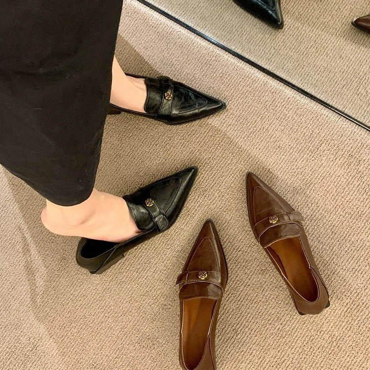 法式尖头单鞋气质设计感软底细跟女鞋新款金属扣韩版中口低跟鞋女