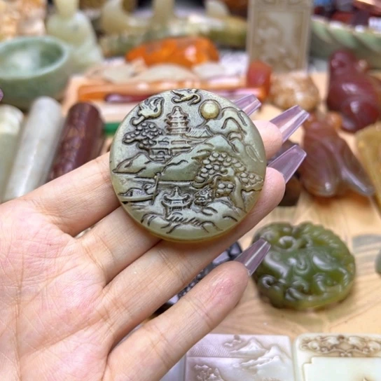 蛇纹石玉未镶嵌颈饰