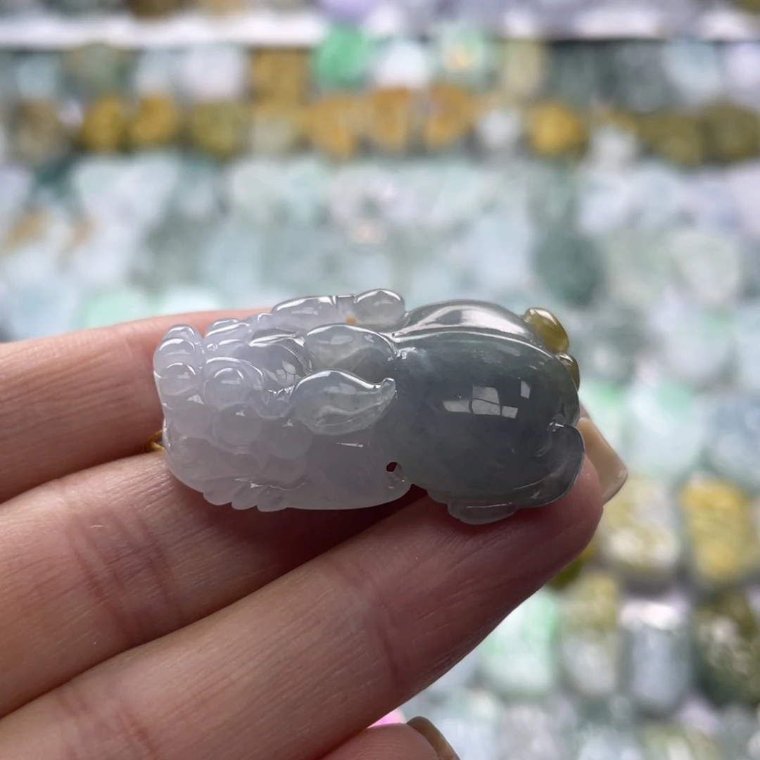 翡翠未镶嵌颈饰貔貅