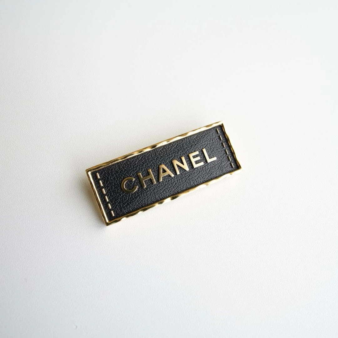 95新 Chanel/香奈儿 Chanel黑金字母胸针气质时尚高级感磨砂黑色