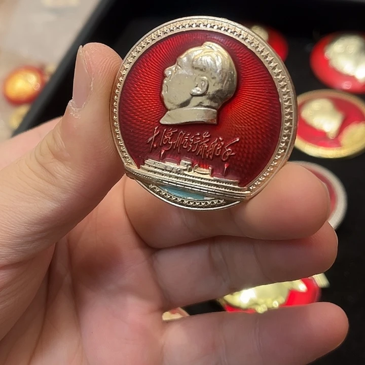 用***3像章一一一一一高贵轻言