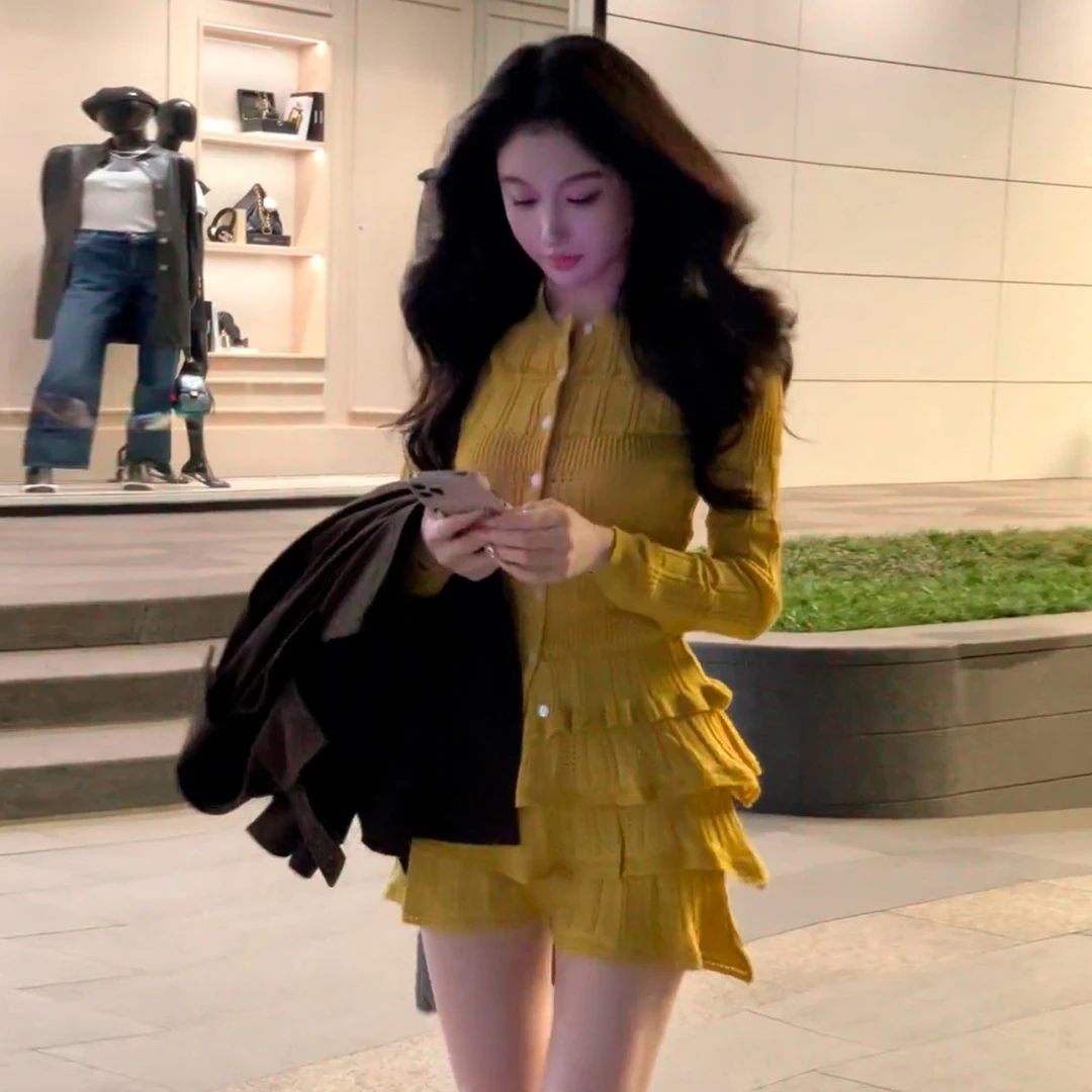 法式温柔风黄色针织连衣裙子女2025早秋季新款小个子穿搭套装6968