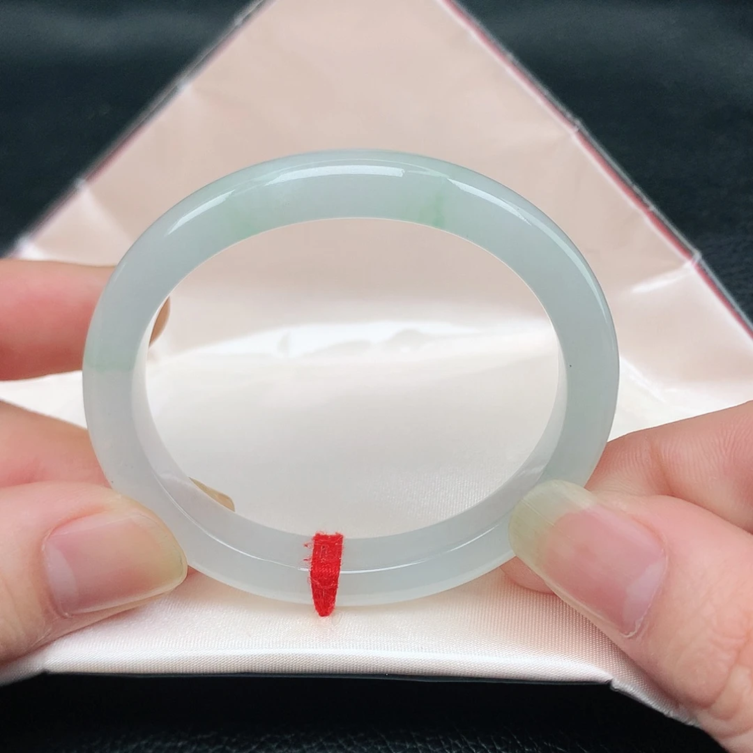 未镶嵌手镯（贵妃镯）翡翠