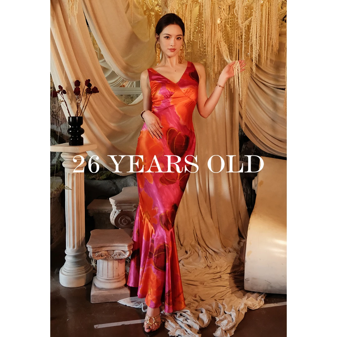 26YEARSOLD轻奢修身无袖V领印花不规则下摆印花连衣裙25SS-3417W