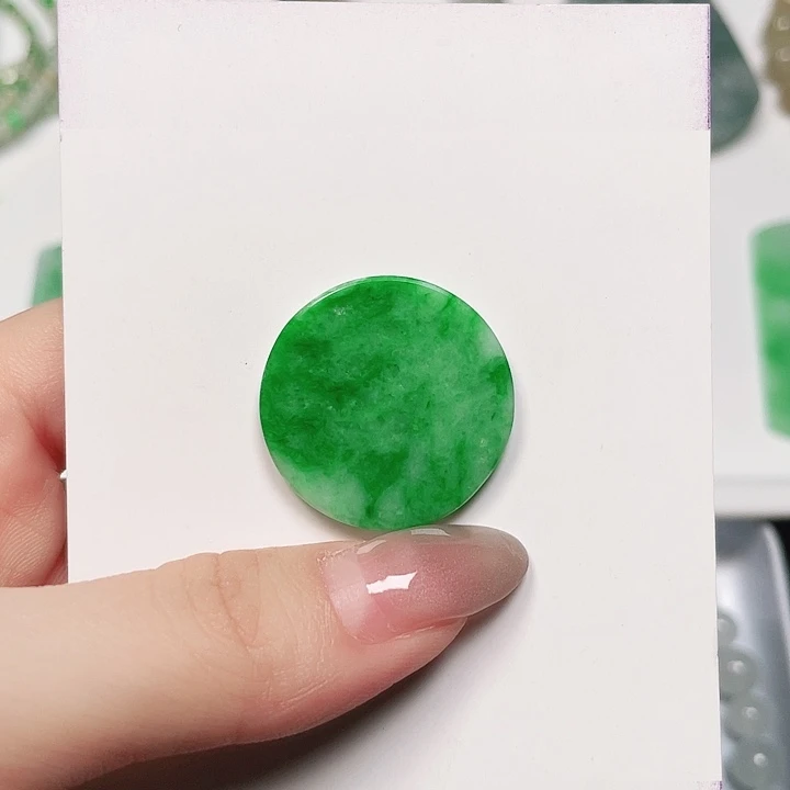翡翠未镶嵌颈饰A货