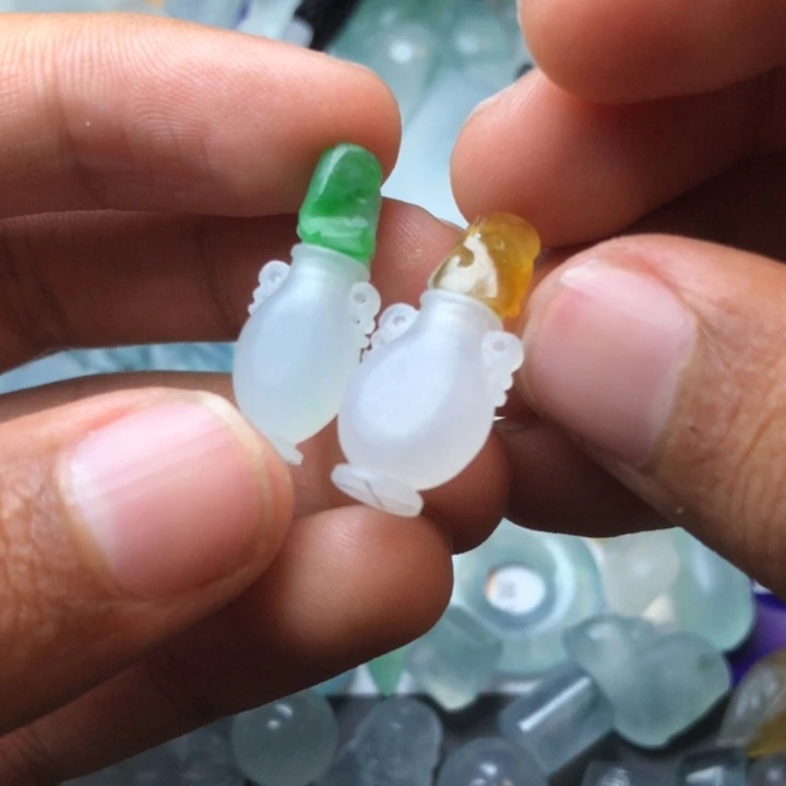 定制翡翠未镶嵌挂件