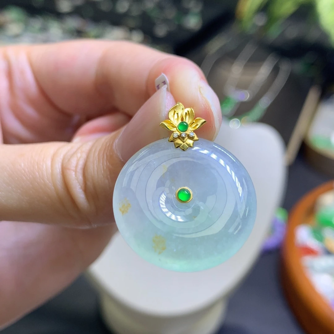 颈饰18K金镶嵌翡翠