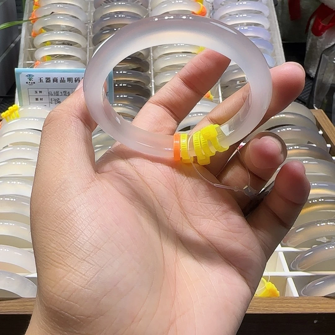 手镯玛瑙/玉髓未镶嵌52白冰