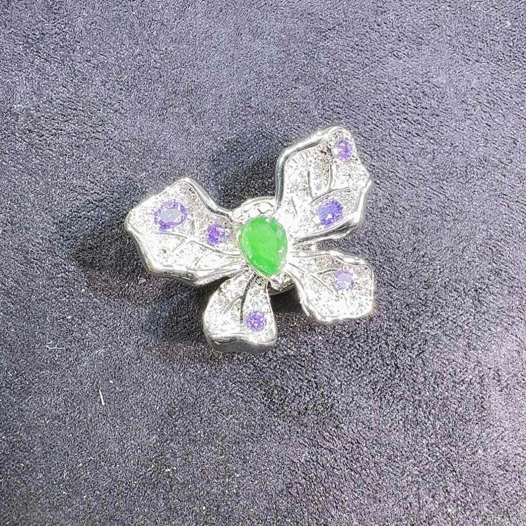 翡翠未镶嵌颈饰水滴