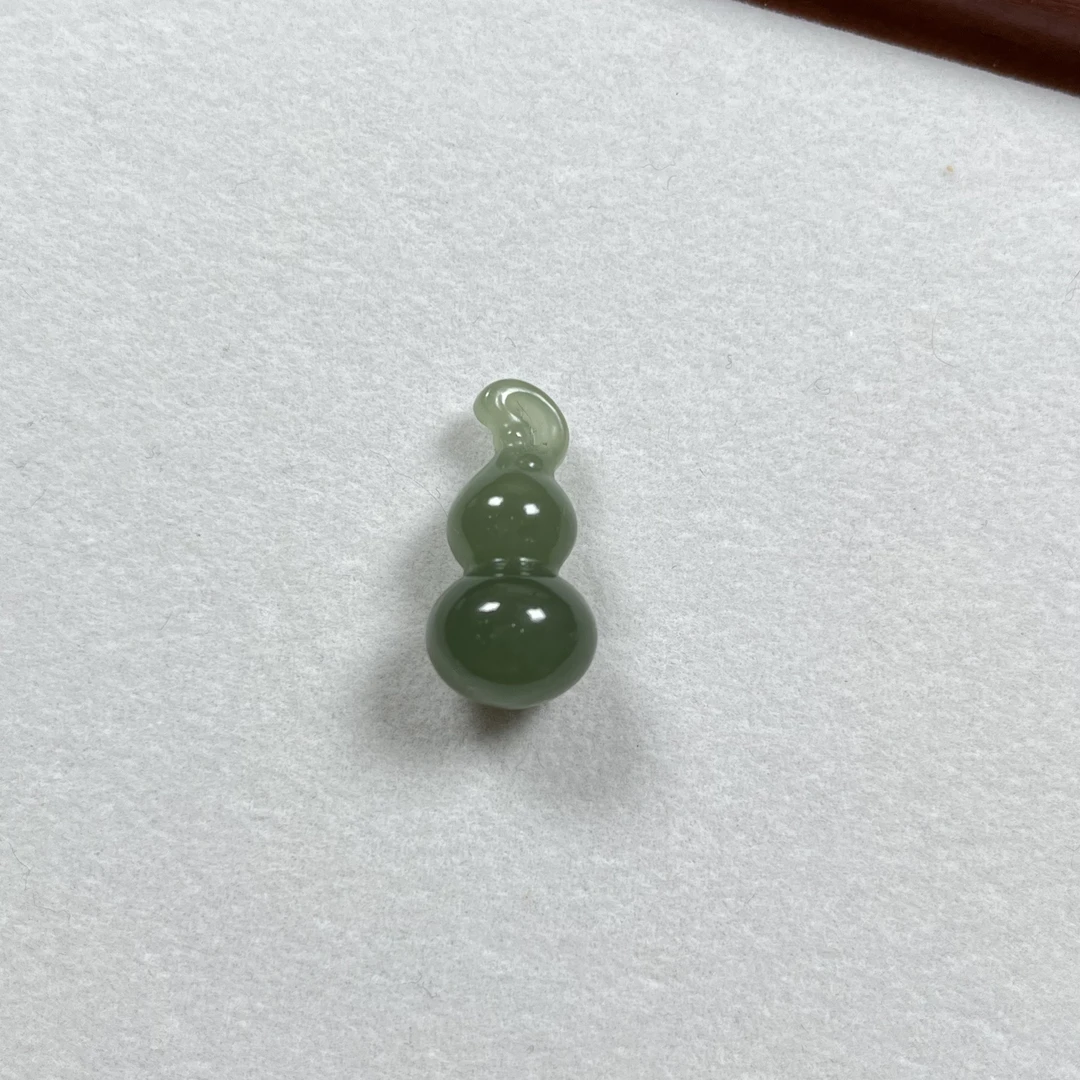 和田玉青海料深色葫芦