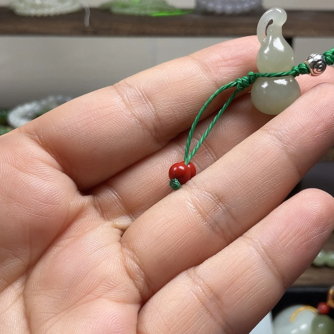 和田玉未镶嵌车挂