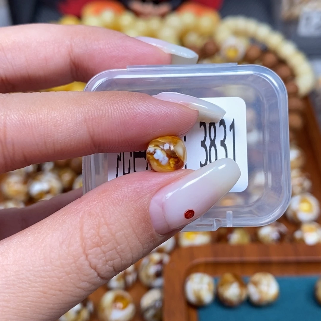 蜜蜡未镶嵌珠宝奇石3831