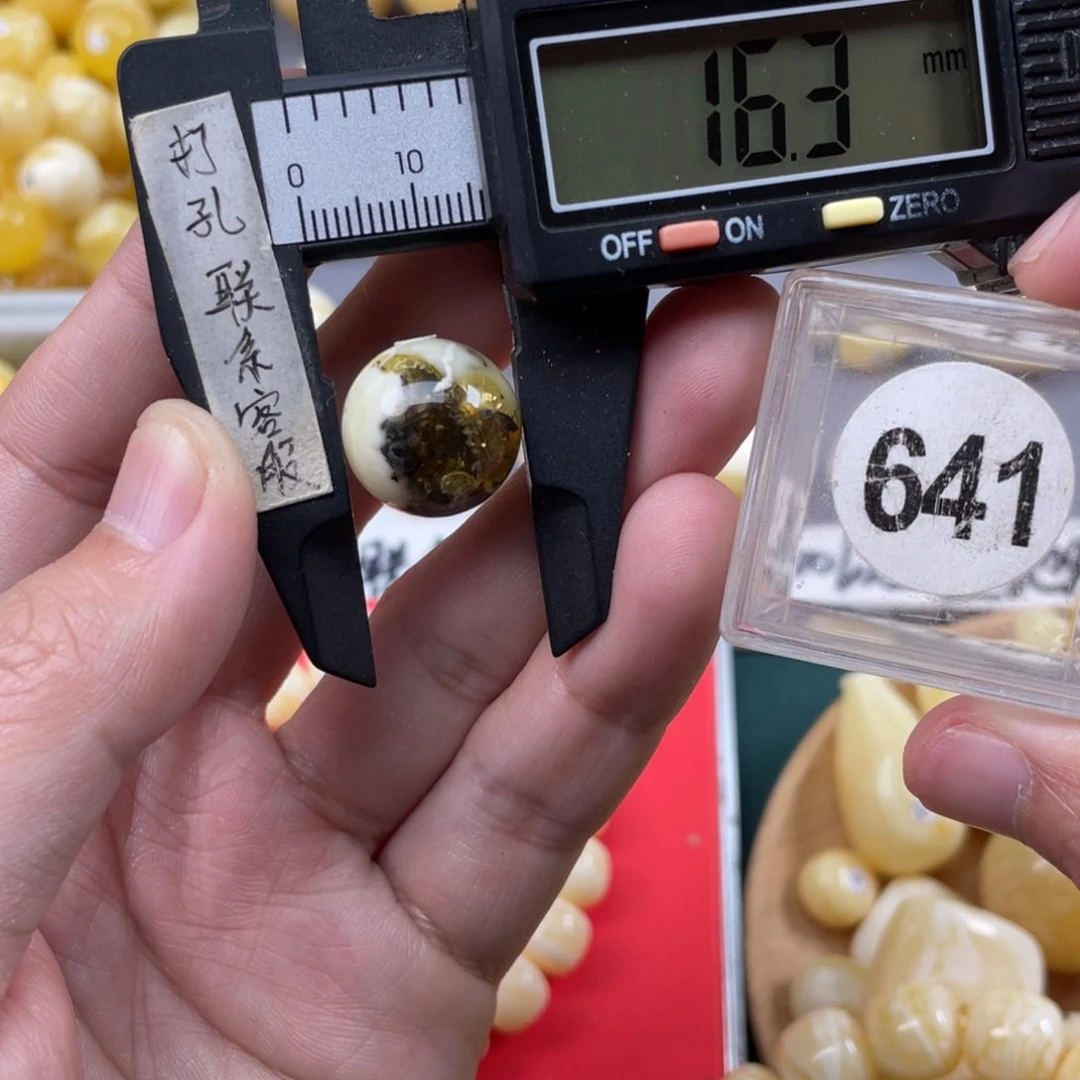 蜜蜡珠宝奇石未镶嵌