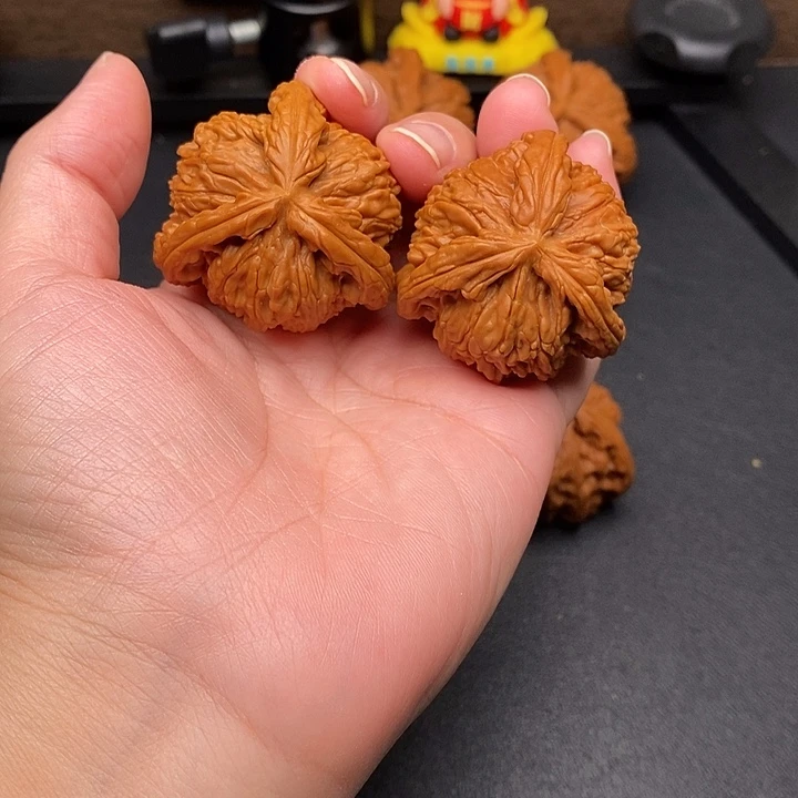 嘉***a文玩核桃把件白奔