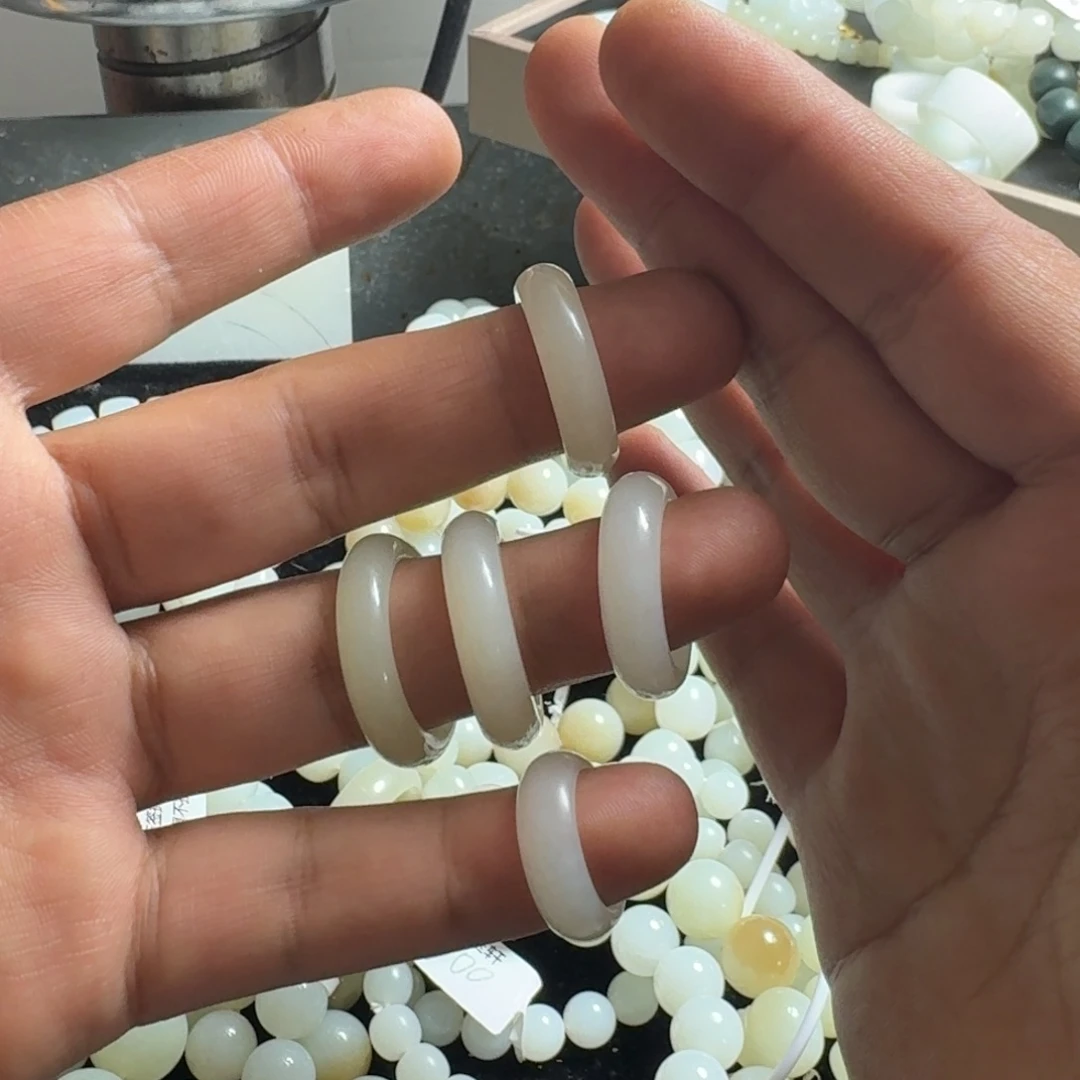 和田玉未镶嵌手链且末戒指18-19发一件