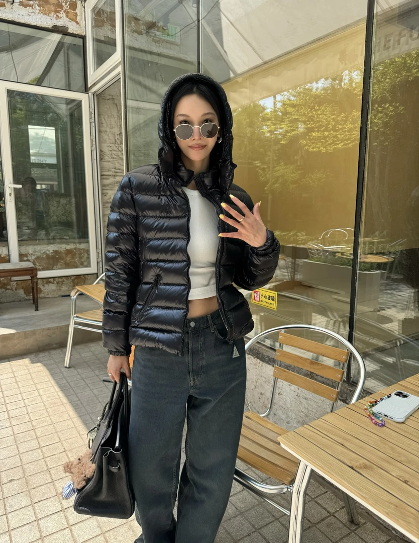 未使用 MONCLER 【bady】蒙口女士短款收腰修身羽绒服