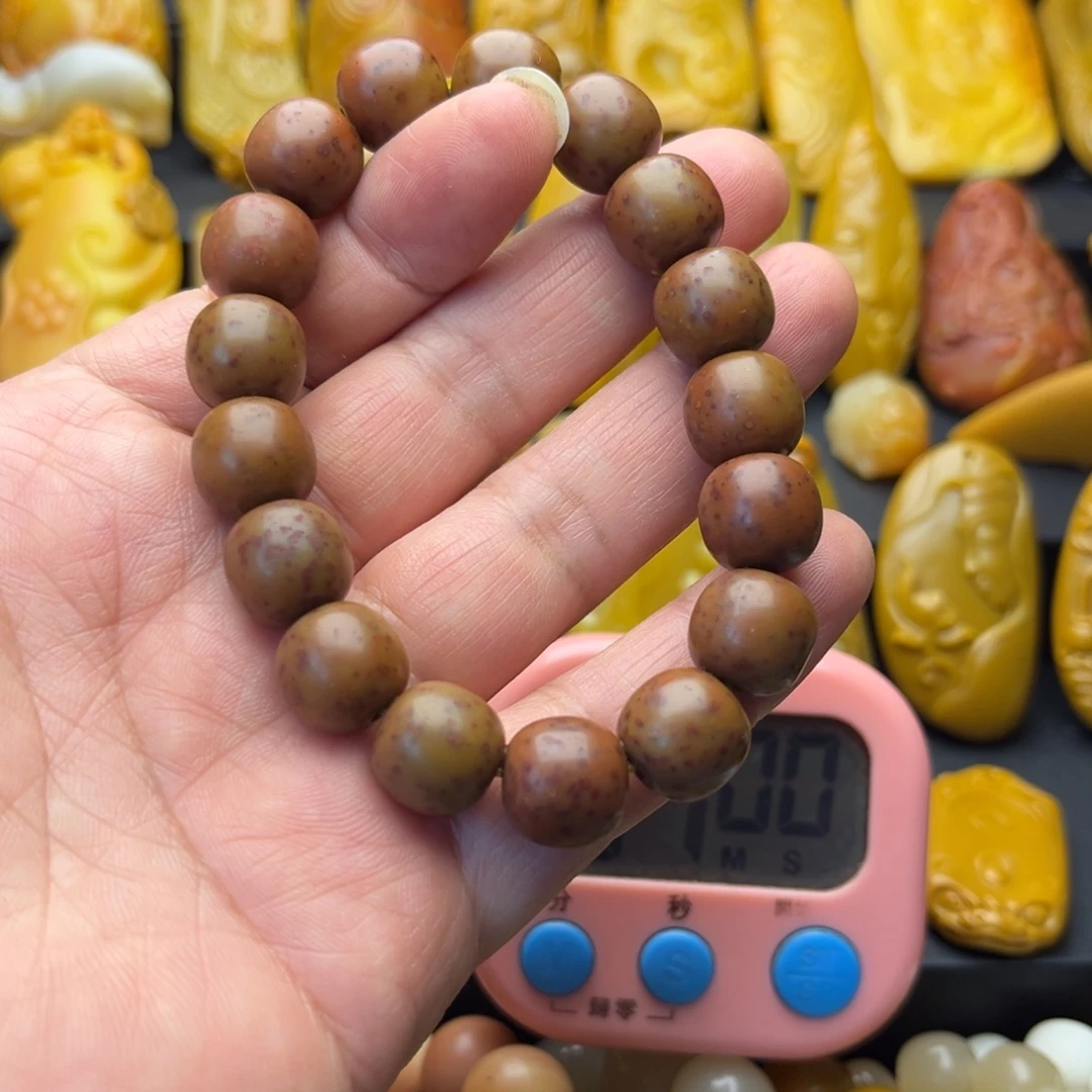 顽***缘石英质玉未镶嵌颈饰
