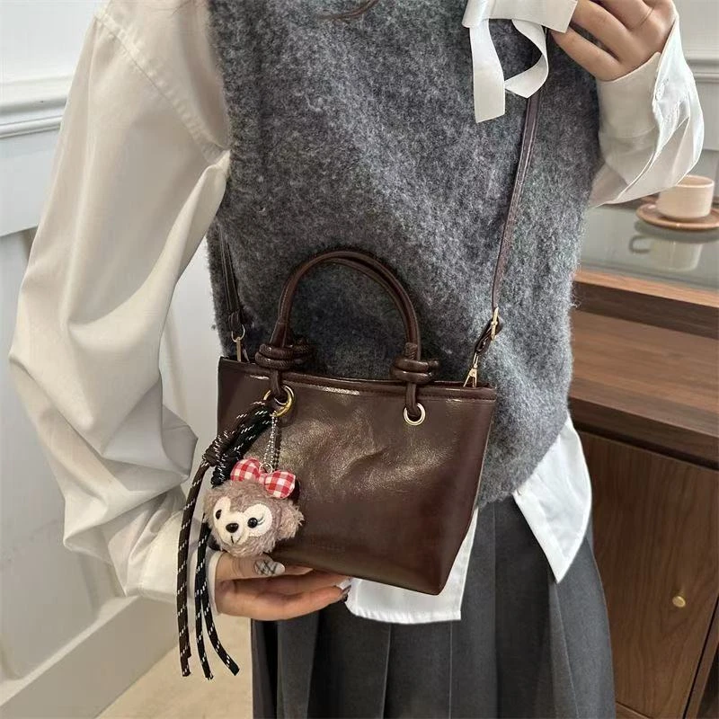 爆款油皮复古包女士新款百搭质感斜挎包手提水桶包高颜值外出时尚