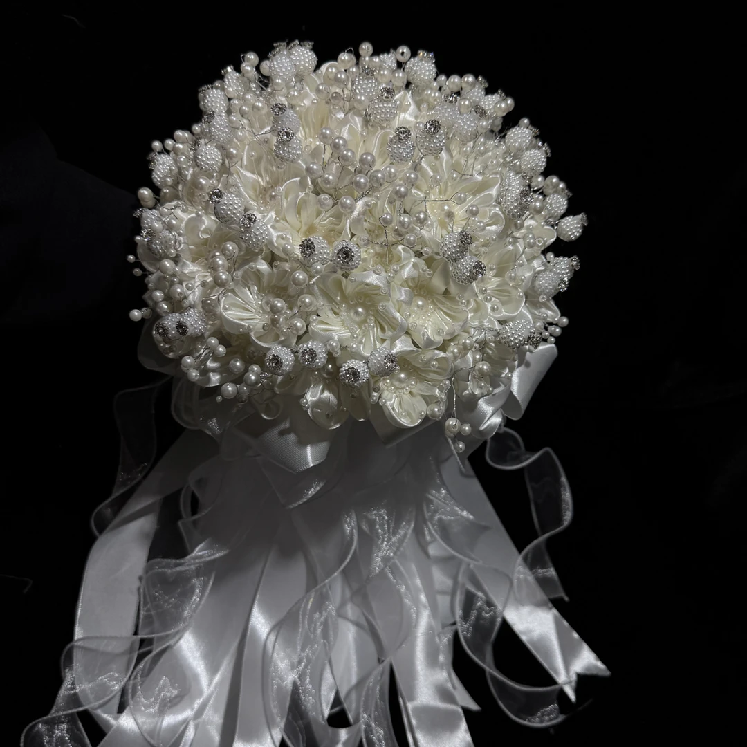 新娘红色玫瑰手捧花