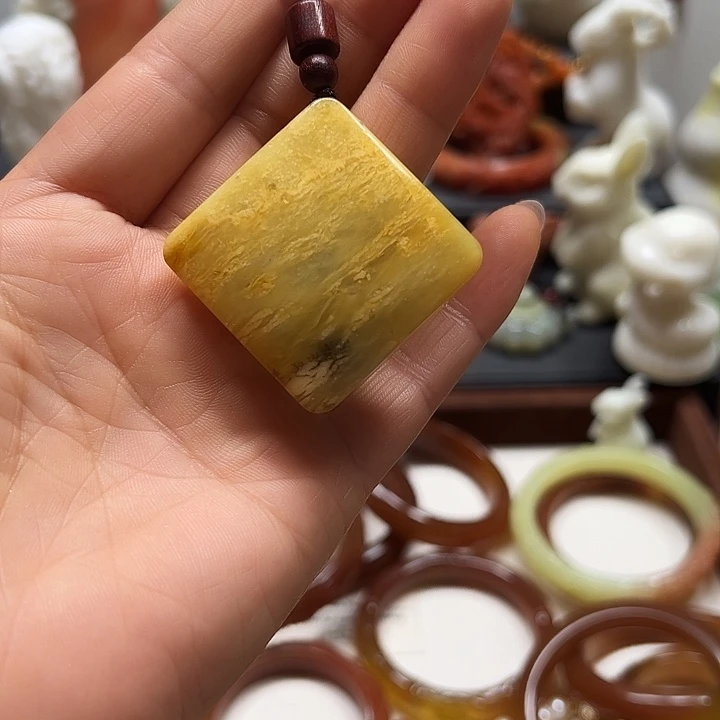 蛇纹石玉吊坠未镶嵌