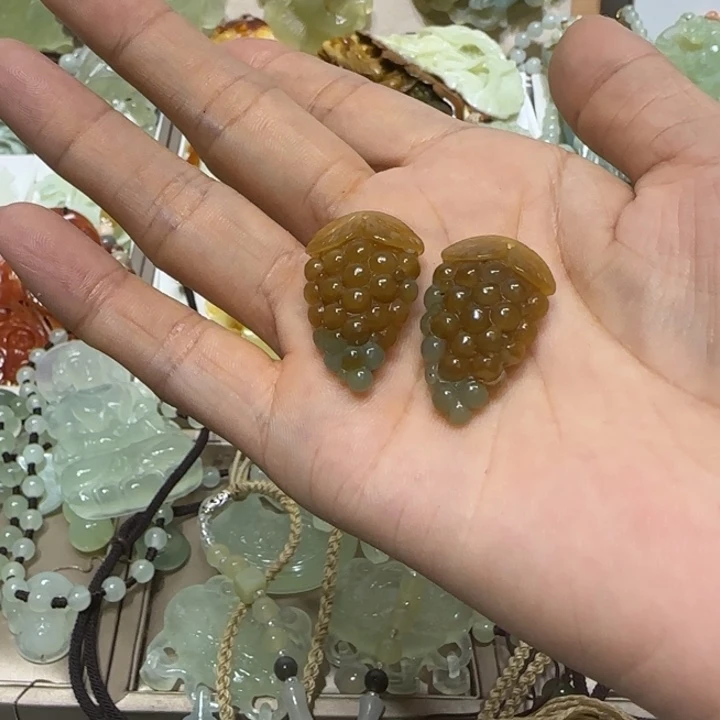 蛇纹石玉吊坠未镶嵌桔*