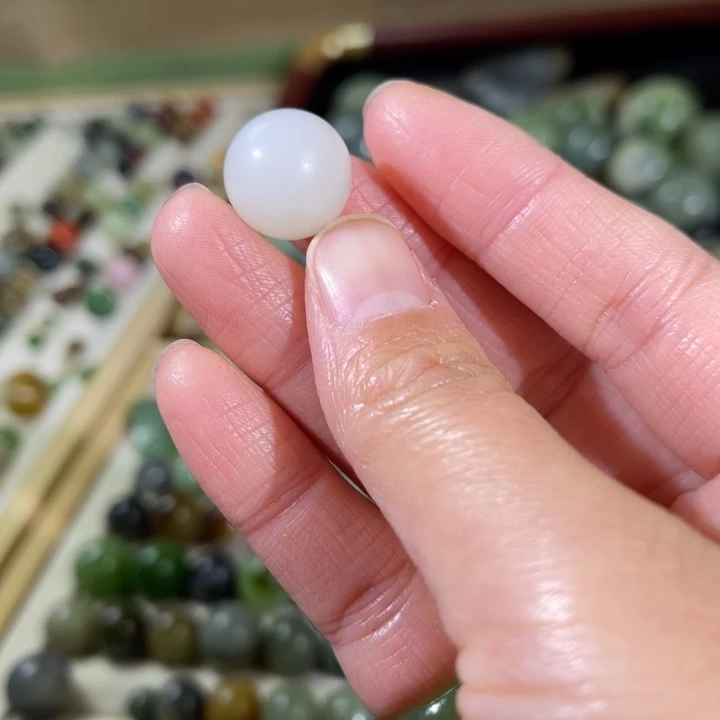 和田玉（糖玉）未镶嵌珠宝半成品15