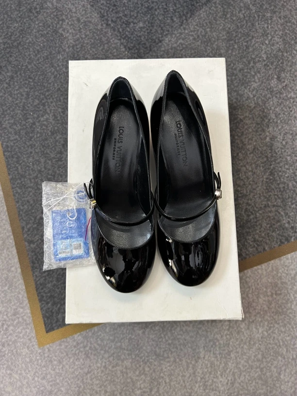 95新 LouisVuitton/路易威登 lv路易威登黑色三五码低跟鞋95新