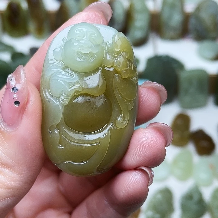 桃***呀颈饰未镶嵌和田玉