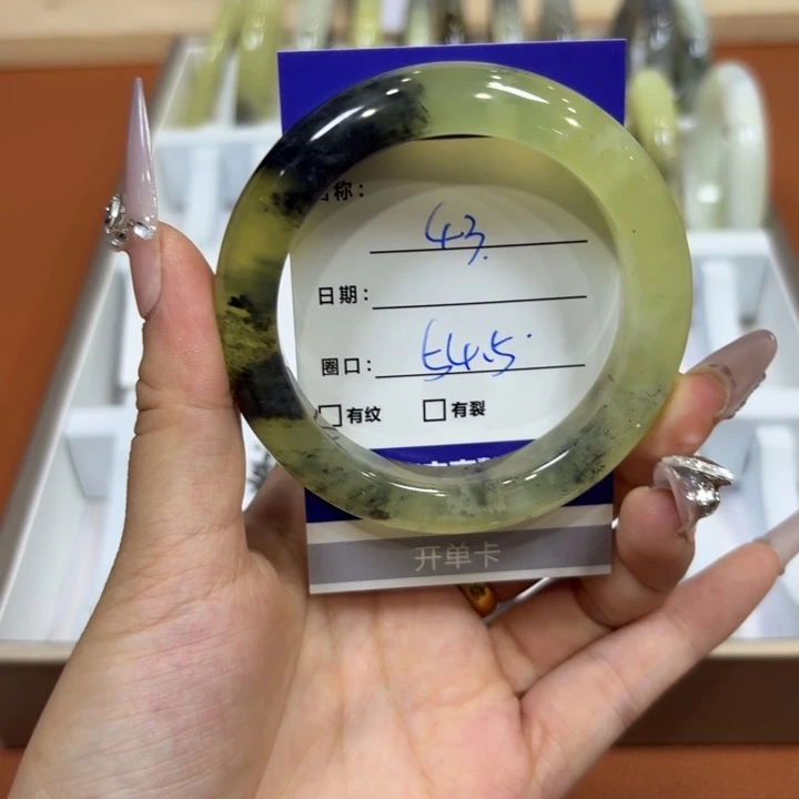 未镶嵌岫玉手镯天然