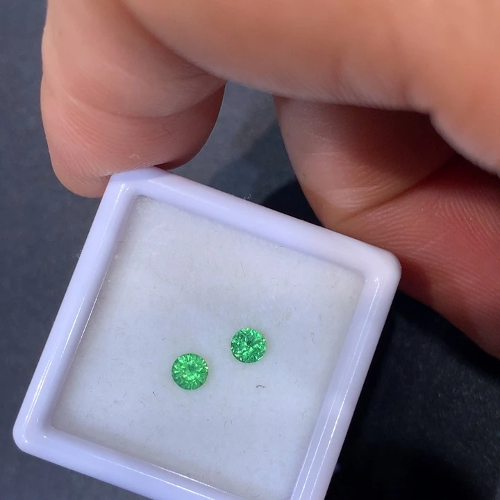 石榴石（沙弗莱）未镶嵌裸石0.315克拉