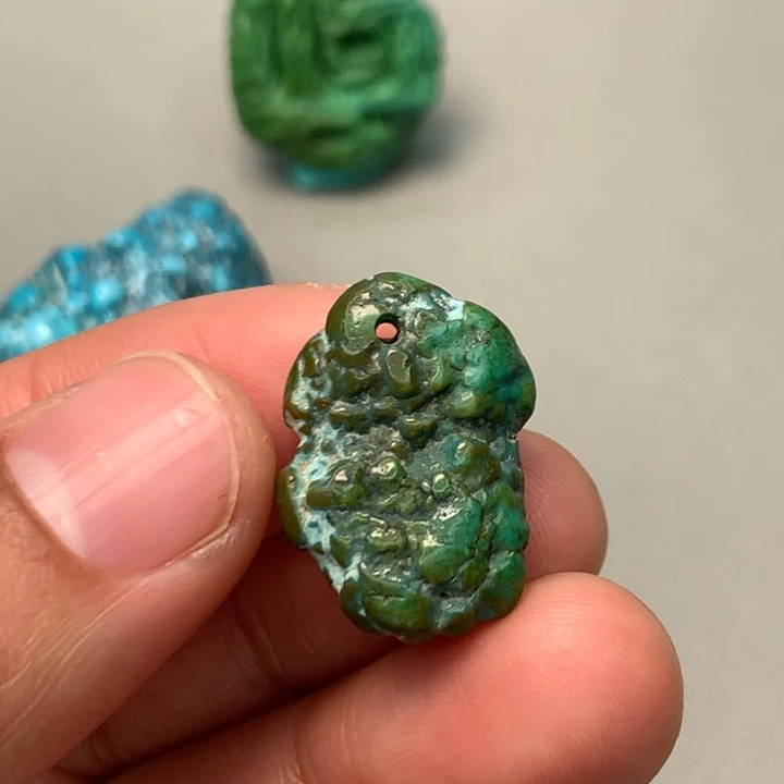 绿松石未镶嵌颈饰