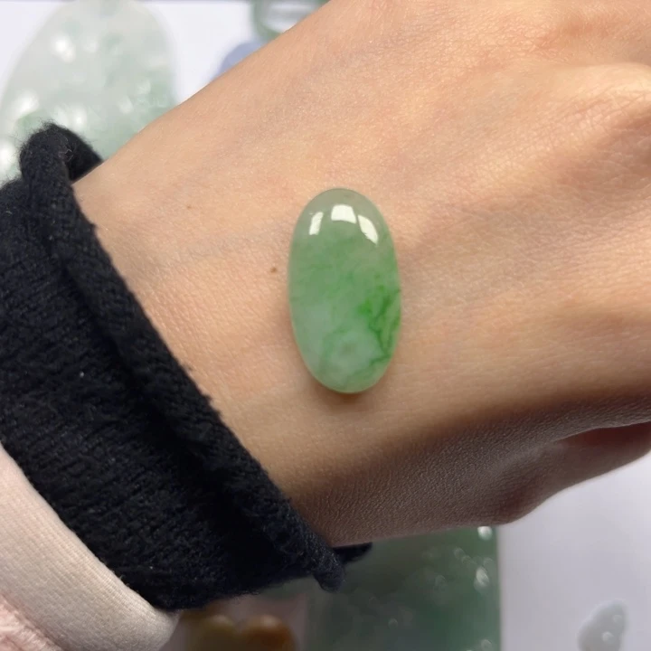 翡翠颈饰未镶嵌金丝绿蛋面