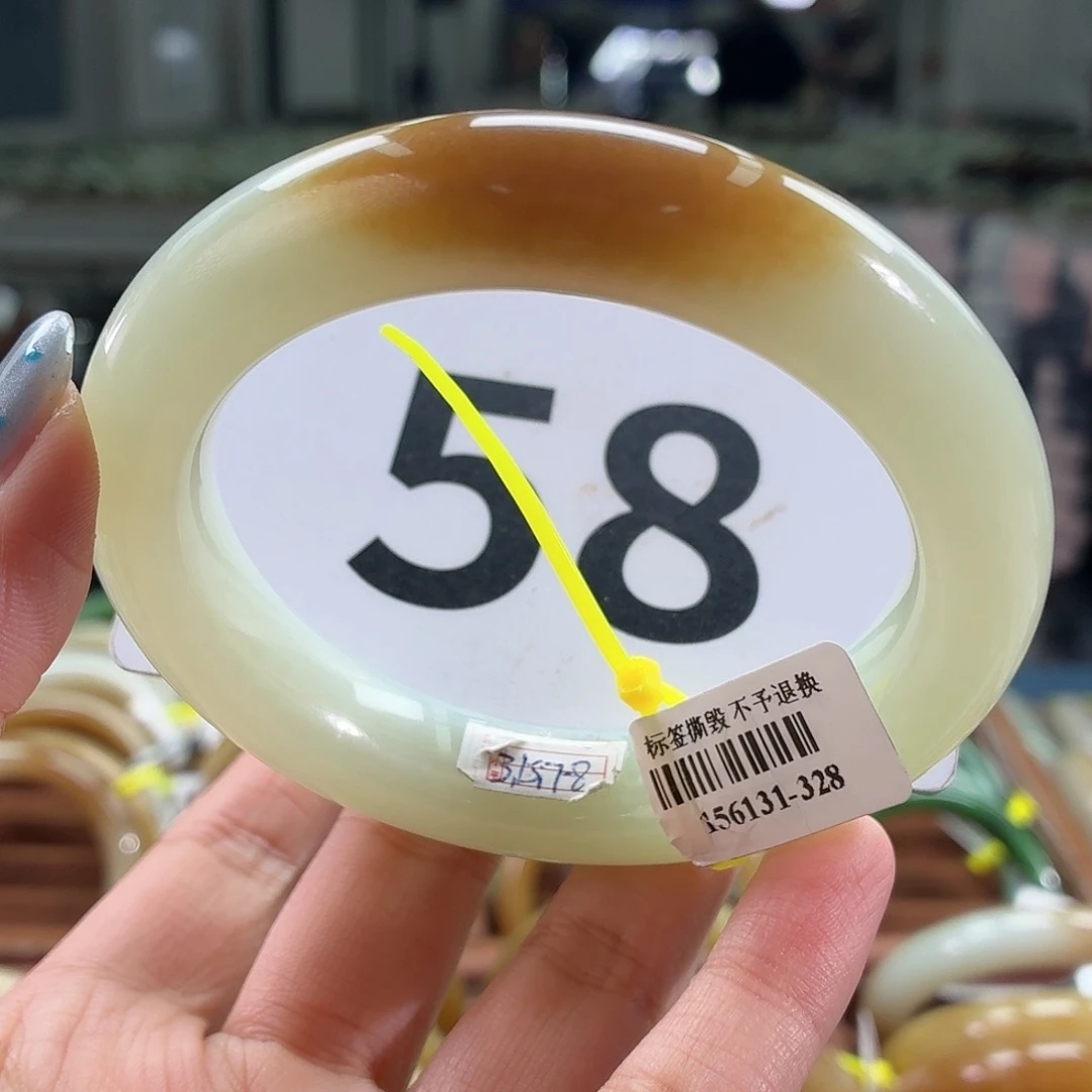 快***子和田玉未镶嵌手镯